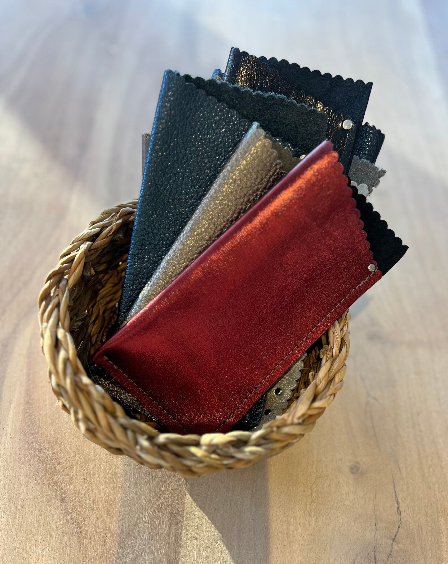 Glasses/sunglass case in leather.