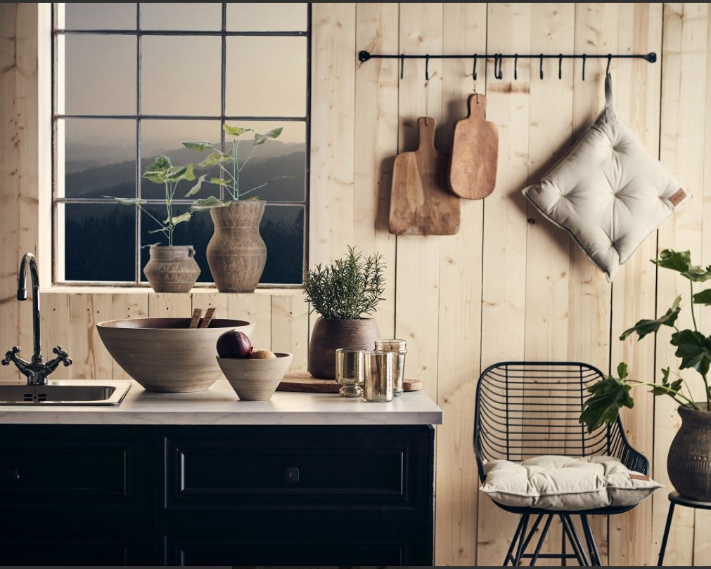 Iron hanging rail with cup hooks