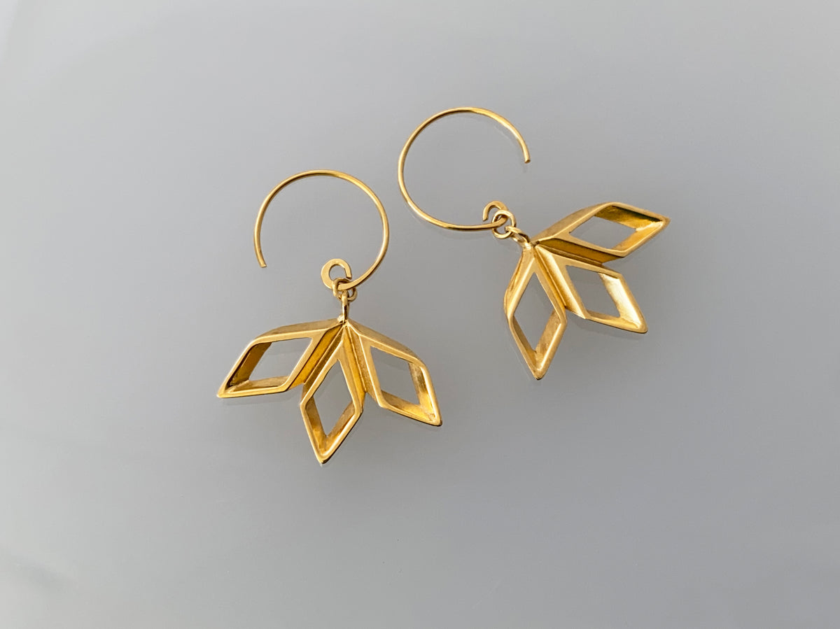 Gold 3D drop earrings